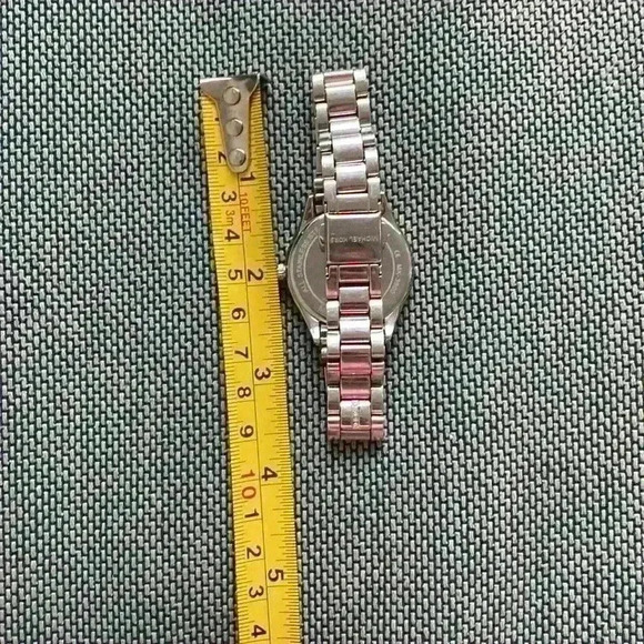 Michael Kors Women’s Watch silver/white gold toned watch. - Picture 5 of 8